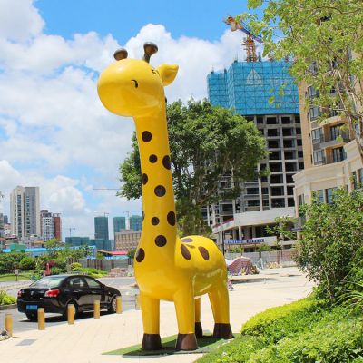 可愛的卡通長頸鹿，大型卡通動物景觀雕塑