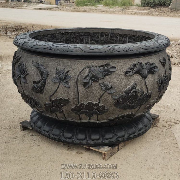 園林擺放青石雕刻荷花圓形養(yǎng)魚水缸雕塑