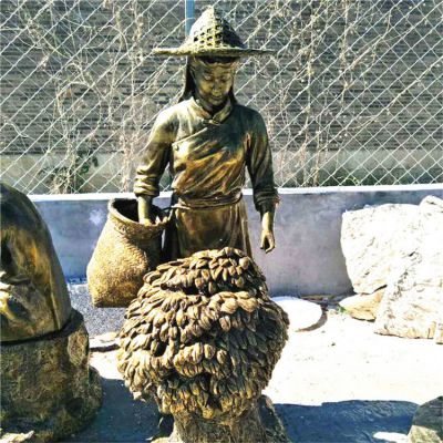 收稻子，玻璃鋼仿銅民俗生活秋收場景雕塑