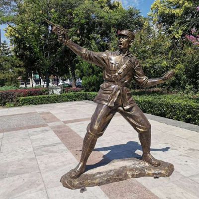 打仗的八路軍戰(zhàn)士，玻璃鋼仿銅人物像