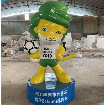 足球老虎卡通公仔，玻璃鋼體育運(yùn)動主題卡通形象雕塑