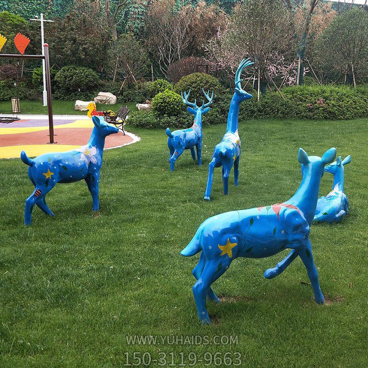 玻璃鋼彩繪鹿，藍(lán)色印花草坪動物擺件雕塑