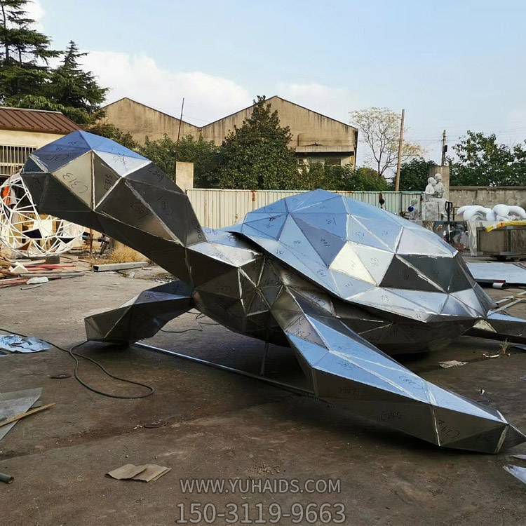 不銹鋼鏡面幾何大型烏龜?shù)袼?>
                                <h2>不銹鋼鏡面幾何大型烏龜?shù)袼?參數(shù)說明</h2>
                                                                        <table>
                                      <tr>
                                        <th>產品標題</th>
                                        <td>不銹鋼鏡面幾何大型烏龜?shù)袼?/td>
                                      </tr>
                                      <tr>
                                        <th>發(fā)布時間</th>
                                        <td>2023-06-08 09:58</td>
                                      </tr>
                                      <tr>
                                        <th>價格</th>
                                        <td><span>電話咨詢</td>
                                      </tr>
                                                                              <tr>
                                          <th>制作材質</th>
                                          <td>不銹鋼</td>
                                        </tr>
                                                                          </table>
                                <h2>不銹鋼鏡面幾何大型烏龜?shù)袼?詳細說明</h2>
                                <p>玉海雕塑是一家綜合性的雕塑公司，擁有多款不銹鋼鏡面幾何大型烏龜?shù)袼苣Ｐ停杉庸ざㄖ贫喾N不銹鋼鏡面幾何大型烏龜?shù)袼?，支持材質、樣式、風格、尺寸大小等方面的調整修改定制。我們所加工制作的不銹鋼鏡面幾何大型烏龜?shù)袼苜|優(yōu)價廉，遍布全國多個省市地區(qū)，想要了解更多案例圖片，請電話或微信咨詢。材質、大小、樣式等都可以按需定制，還可根據您提供給的不銹鋼鏡面幾何大型烏龜?shù)袼軜訄D進行制作！如有相關需求，歡迎致電（微信同號）：<span>150-3119-9663</span></p>
                                                                <div   class=
